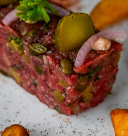 VG: Tartaar Aberdeen Angus beef