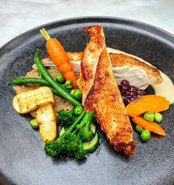 Mechelse koekoek met grand veneur saus  en boschampignons