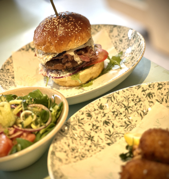 crazy FULL OPTION meatlover burger