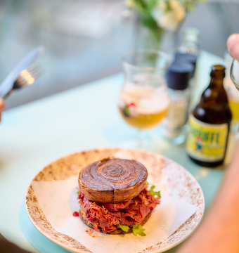 New York STYLE Pastrami burger