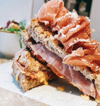 croque met “hete-Mulle-sause”