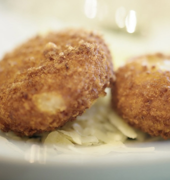 Slaatje huisgemaakte kaaskroketten 2stuks