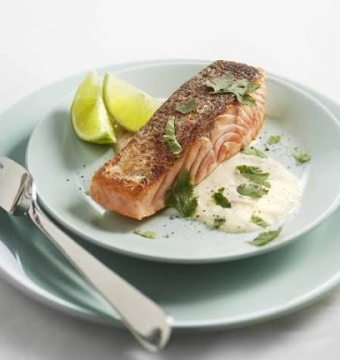 Noorse zalmfilet ‘smoked’ - kruidenpuree jus van schelpjes - Oostendse garnalen